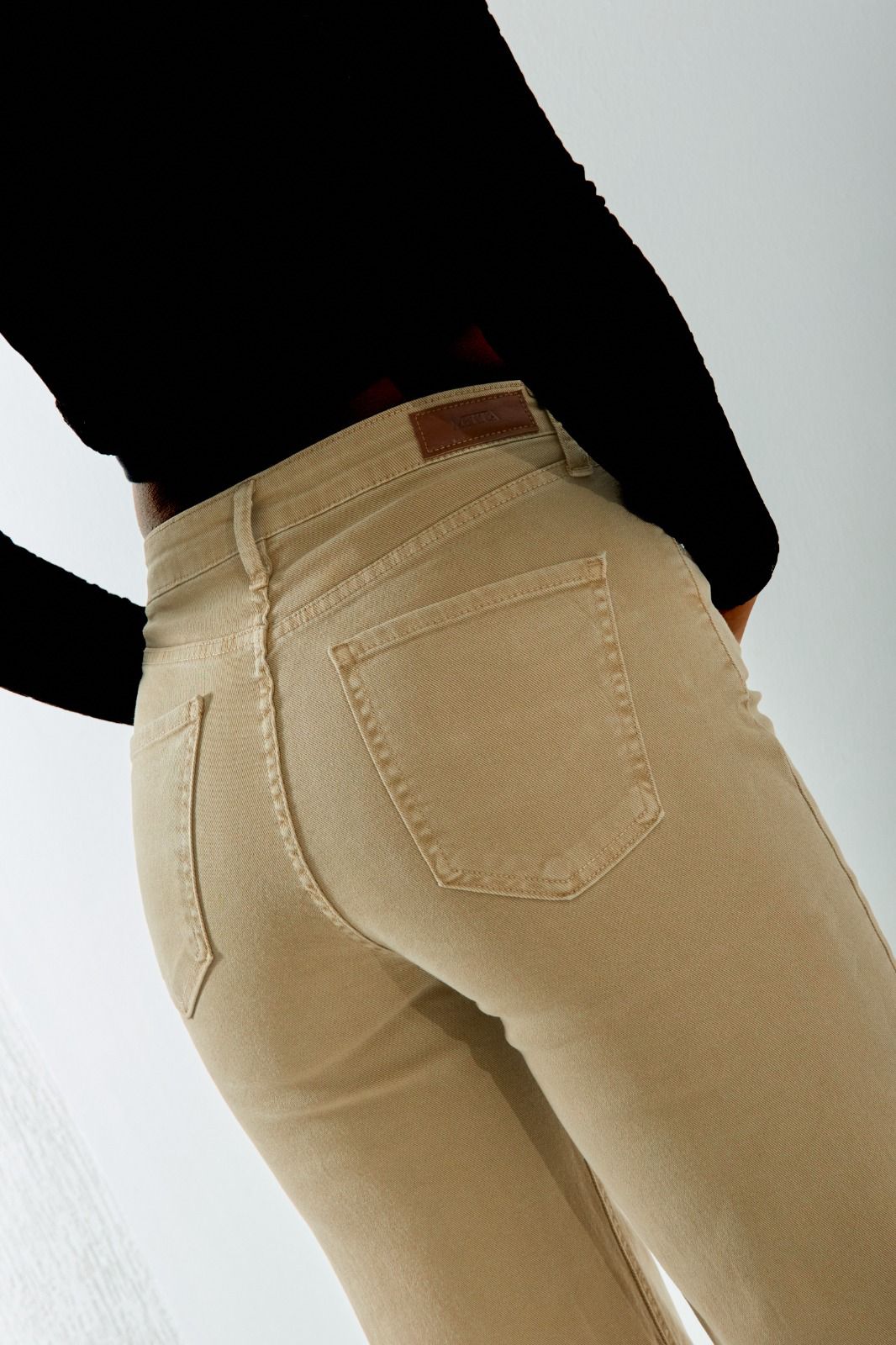 JE CHLOE LIGHT BROWN