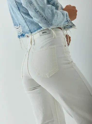 JE CHLOE WHITE